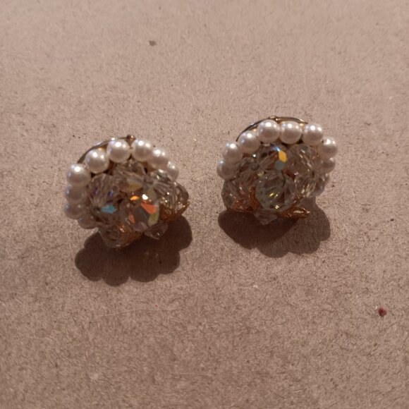 Jewelry - Vintage Women's Glass and Faux Pearl Cluster Clip on Earrings
